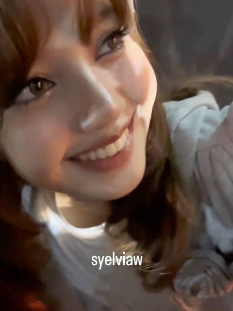 太近了 lisa 萌哇儿就在眼前 cr.水印