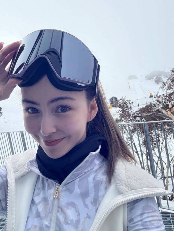 昆凌去墨尔本玩雪。