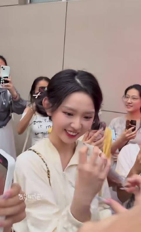 短国大爆剧女主生图有点普啊，和明星还是有壁的