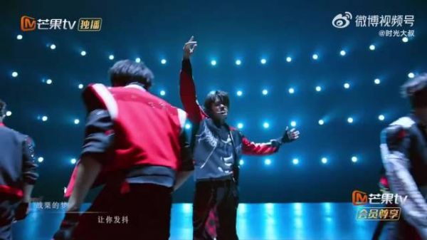 披荆斩棘开播，张极的 vocal 能力让人眼前一亮…