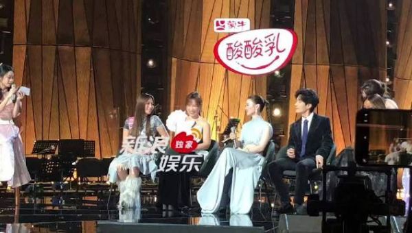 单依纯称歌手经历无法复制,未来音乐风格拭目以待