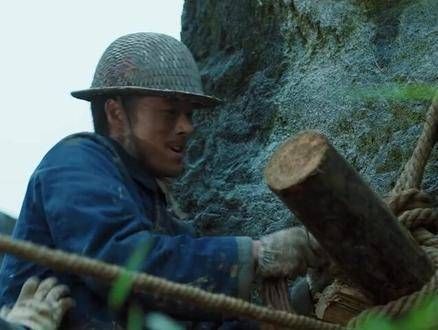 康洪雷导演用镜头捕捉生活的真实，将《士兵突击》中的热血与成长娓娓道来