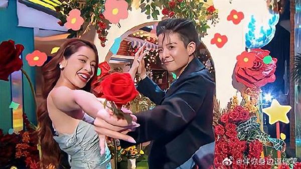 刘逸云一身黑装亮相，与芝芙同跳舞蹈，简直太养眼！