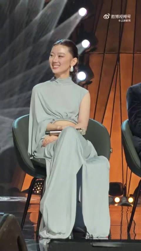 王力宏发文感谢单依纯,神仙舞台《落叶归根》获赞