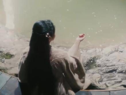 “她昂首挺胸,宛如一位降临凡间的女神!”