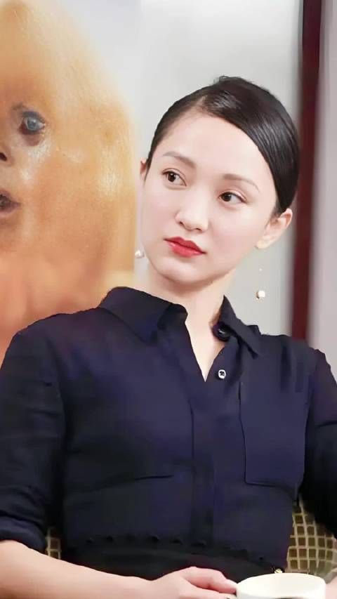 周迅片场给流浪猫分盒饭,出道30年低调做公益