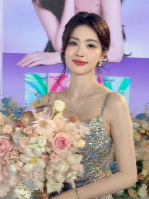 白鹿这妥妥的人间白月光啊,她真的就像仙子一样在闪闪发光