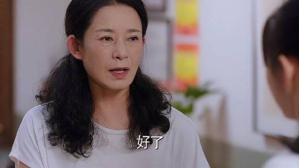 弟弟故意损坏丁羡日记本,看到妈妈做法,丁羡哭了