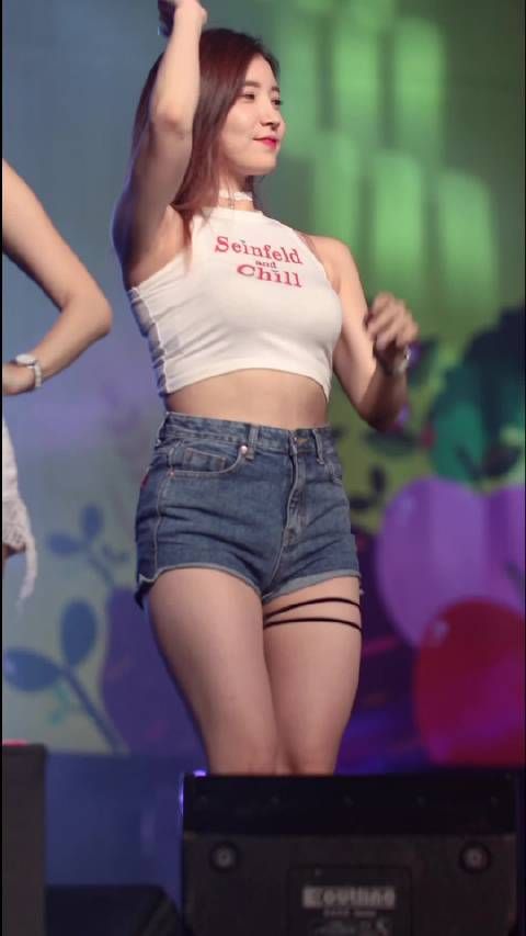 韩国女团的穿搭真的是耐看，清凉透气又凸现身材