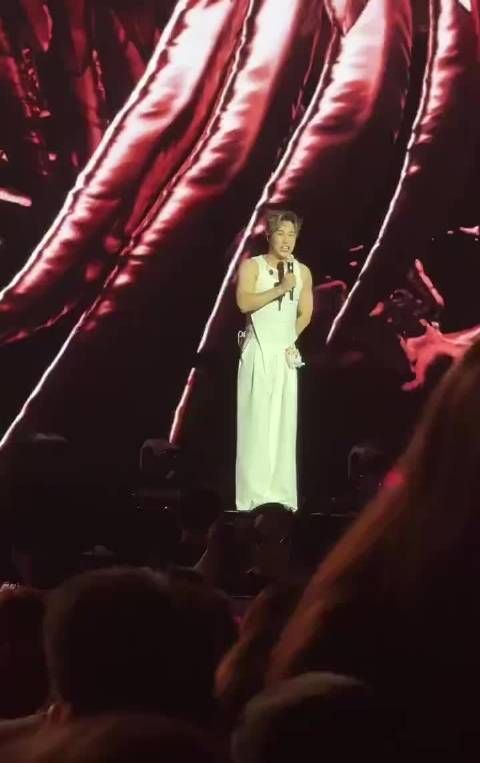 小沈阳演唱会调侃鹿晗同场开唱