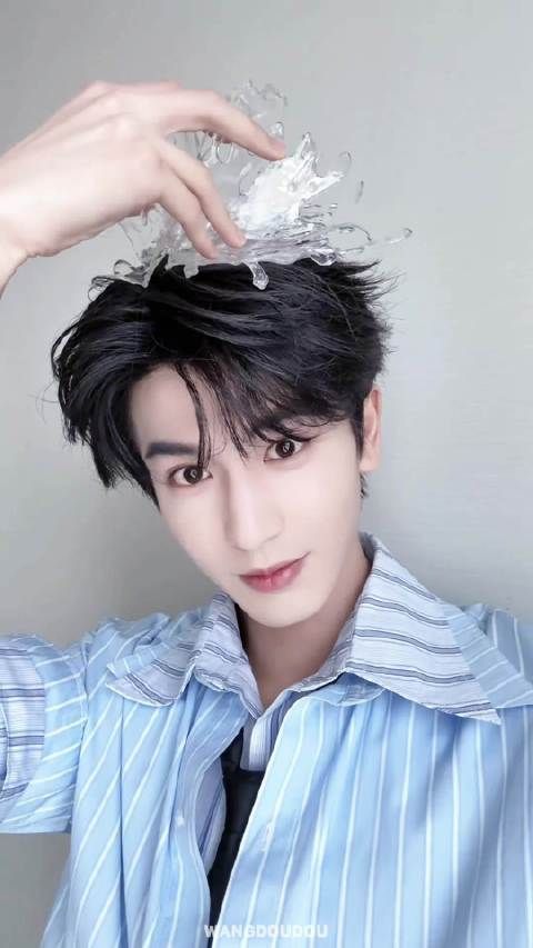 ins更新6张清爽男大 都更新哦!全平台物料✌ 真的好帅!