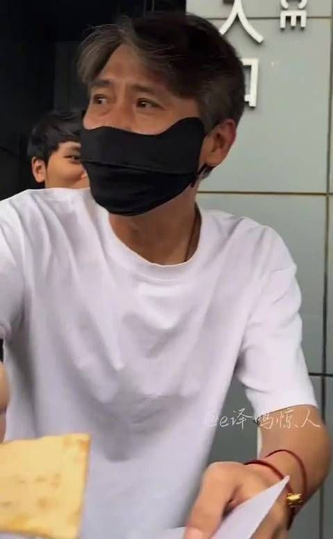 李乃文参加五哈综艺展现搞笑天赋