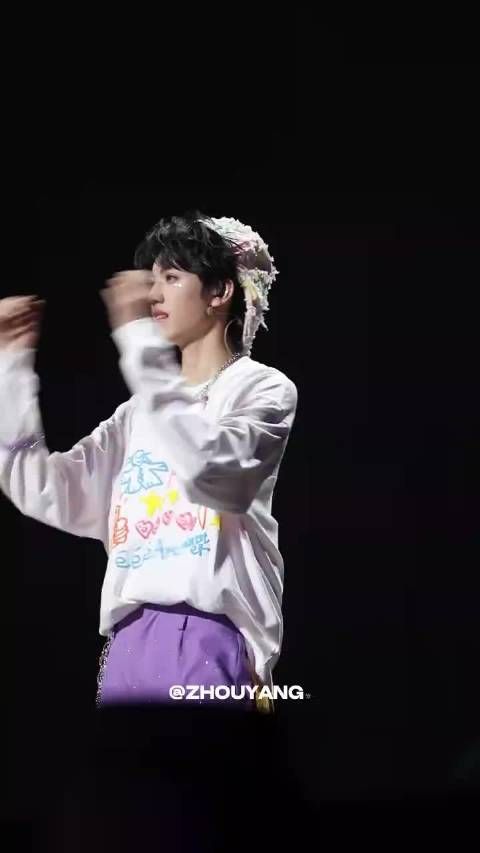 大屏C位是@TF家族-张桂源 ,状态好,全能门面主舞,别错过