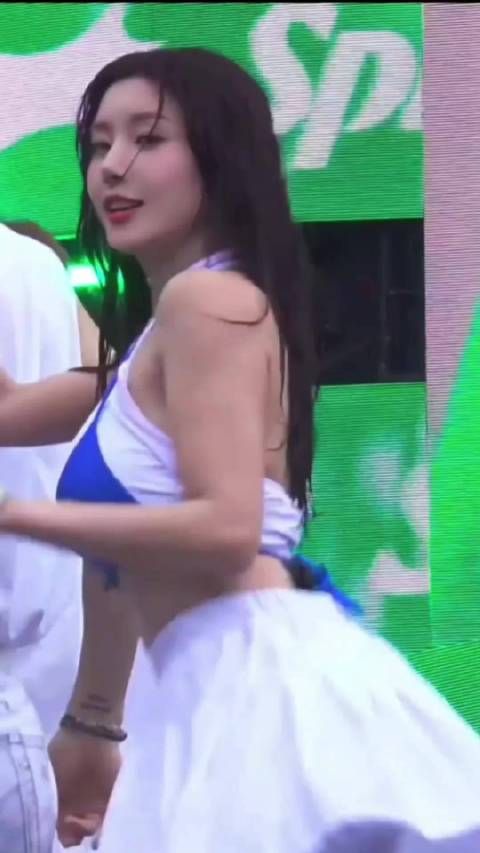 权恩妃的经典抖胸摇屁屁