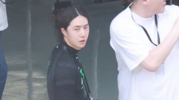 被头盔束缚出的全一博 冷白皮就是好，博爹已经完全白回来啦！