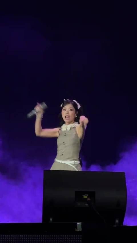 万妮达rap舞台气场强私下追短剧反差萌
