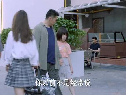 小女孩为何拒绝汉堡?原因让人既意外又心疼