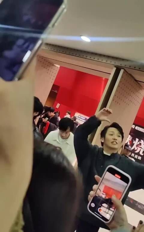 张维伊人气还是蛮高的,怪不得董璇这么爱