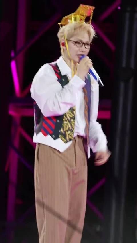有生之年也是看到汪苏泷的扫腿舞了！cr.蚊子下鸡蛋