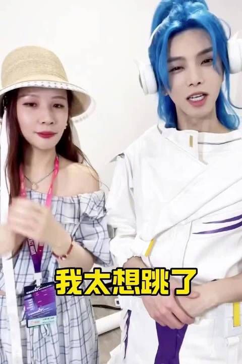 华晨宇直言太想跳kiyomi手势舞,猫猫头懵跳