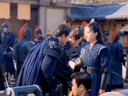 撤军这两个字从嘉伦嘴里说出,更令人心碎,我的小南辰王啊