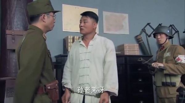 旅长赌输50万军饷被捕!赌神出手一招救下旅长,结拜成兄弟