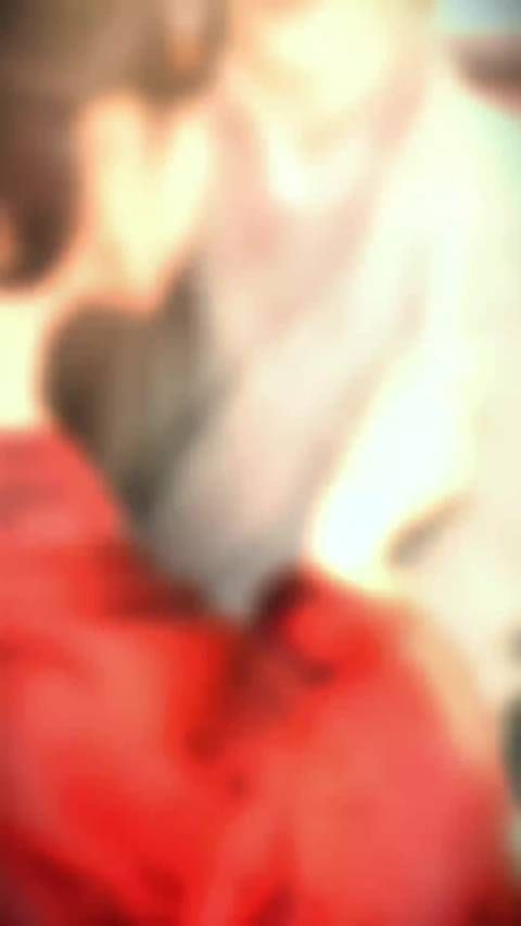 这男的看着幼态,跟小孩似的
