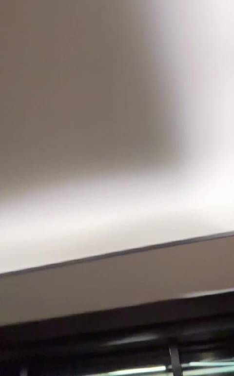 吴磊拍视频比耶遭工作人员调侃,挥拳回应逗笑网友