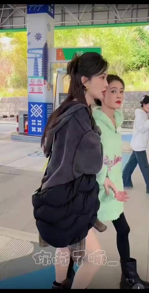 白鹿镜头前显瘦引热议