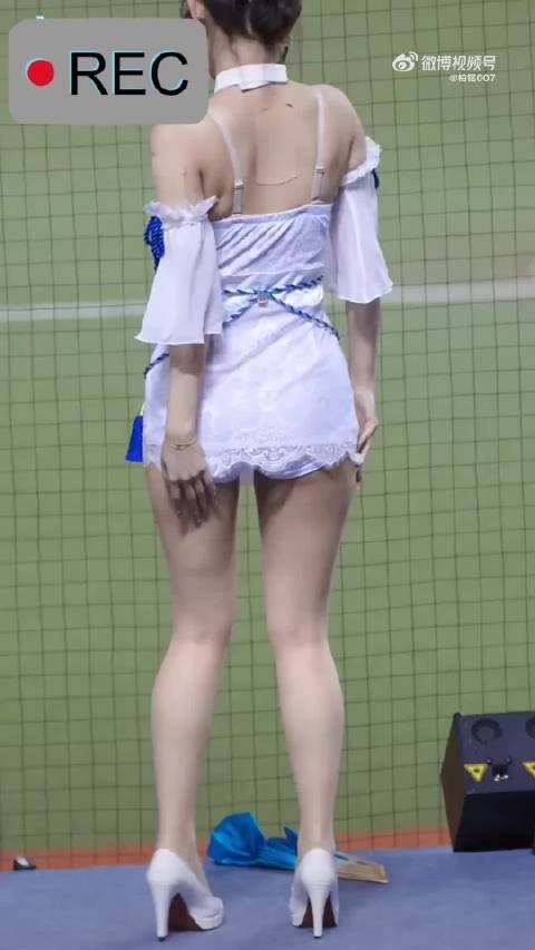 韩国妹子拉拉队,但是看起来倒像是日本妹子的打扮