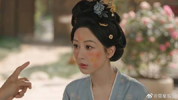 牡丹把自己涂成大花脸 还让蒋长扬评价,对方回答亮了