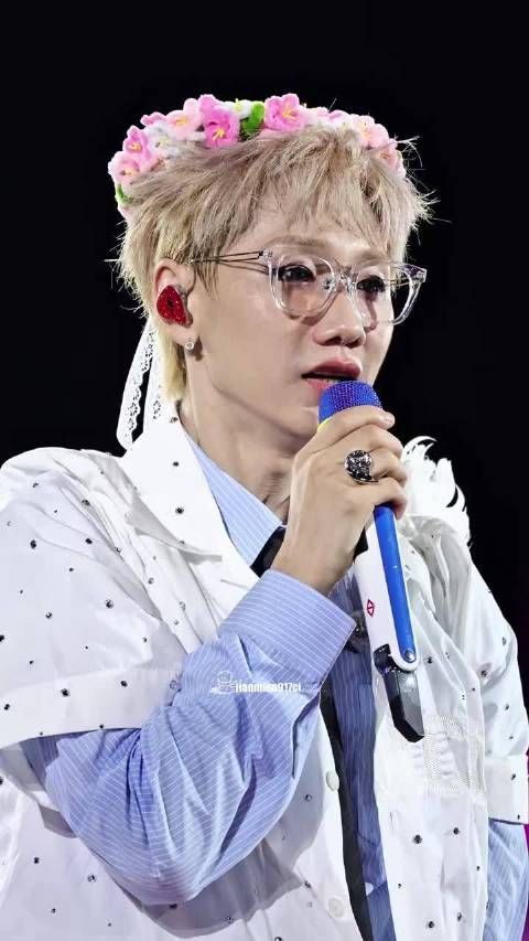 这波互动也太逗了!汪苏泷现场帮歌迷跟领导请假哈哈哈哈~cr.见面917次