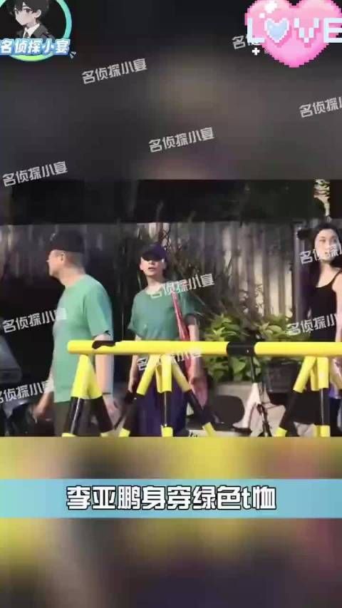 李亚鹏带女儿李嫣参加朋友聚会，李嫣越来越漂亮了