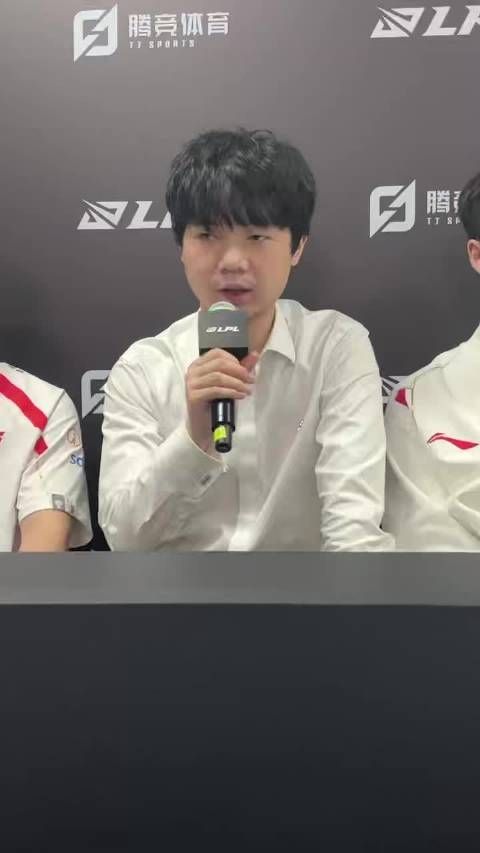 WE逆风翻盘战胜FPX，马老师称赞队员沟通制胜
