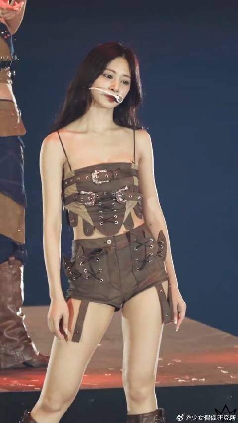 盘靓条顺大长腿，这个周子瑜真人美得不像话