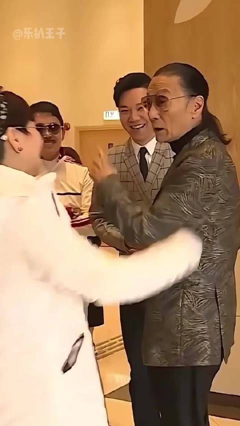 谢贤狄波拉离婚30年后境遇迥异，狄波拉再婚幸福谢贤健康亮红灯