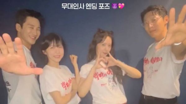 林允儿新片《恶魔搬进来了》宣传启动，少女时代18周年周边发售