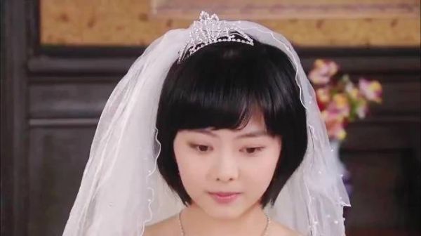 完全理解黑道大佬对她一见钟情！谭松韵这张娃娃脸怎么都不会变的
