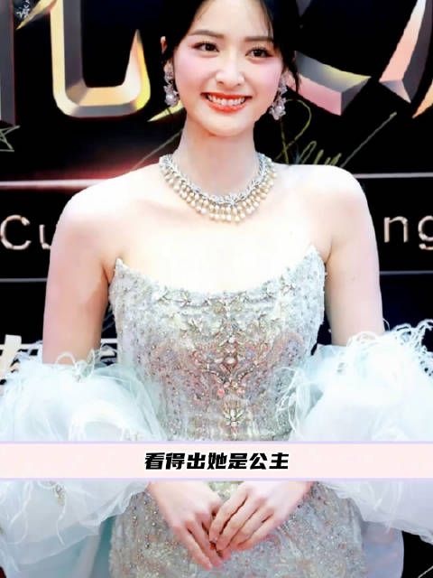 沈月泰国红毯造型真是绝美又大气