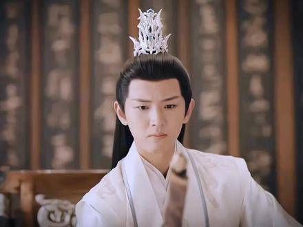 简直被白王迷得神魂颠倒,端庄正直,温润如玉般动人