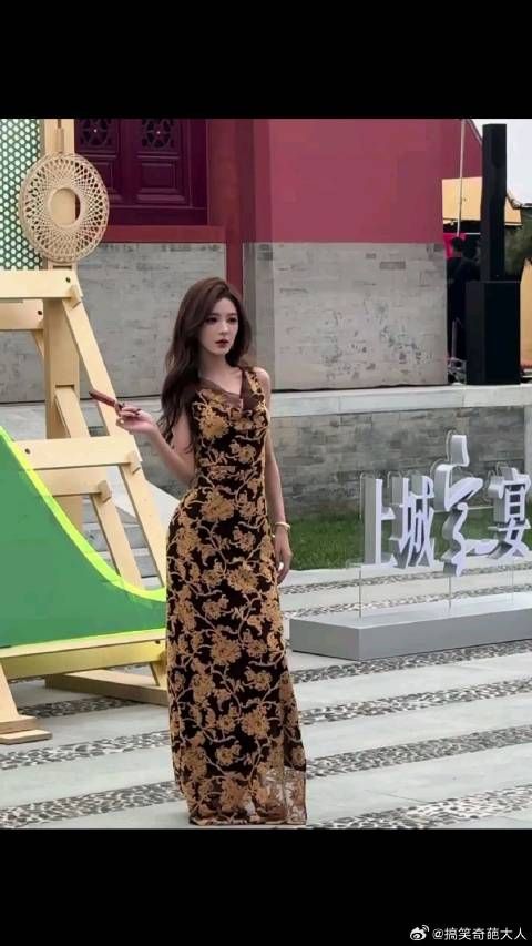 张予曦这个身材好的惊人，漫画里走出的公主一样！