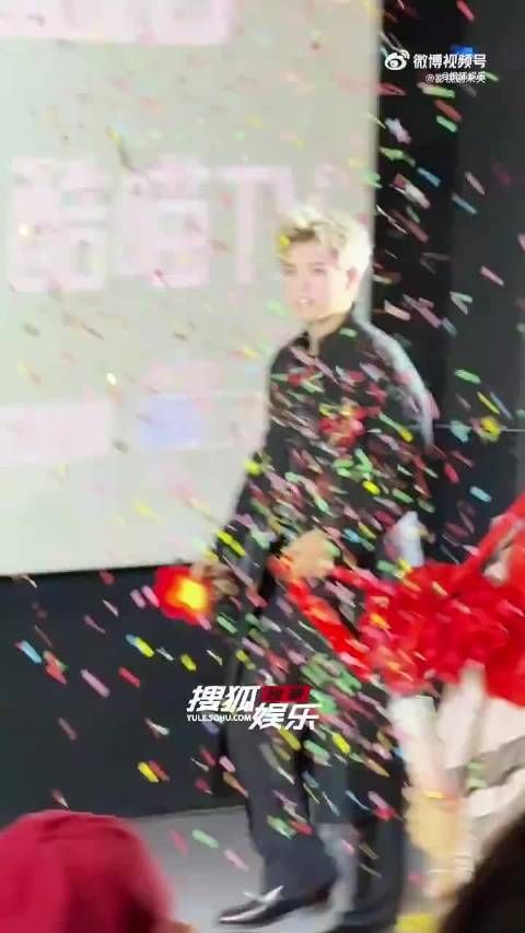 陈飞宇王影璐见面会高甜互动，泰坦尼克式测腰围引关注