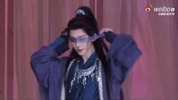 刘宇北京卫视舞台飘带造型惊艳亮相