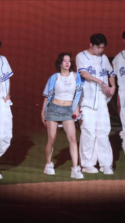 权恩妃现场抖胸抖屁屁,太经典了