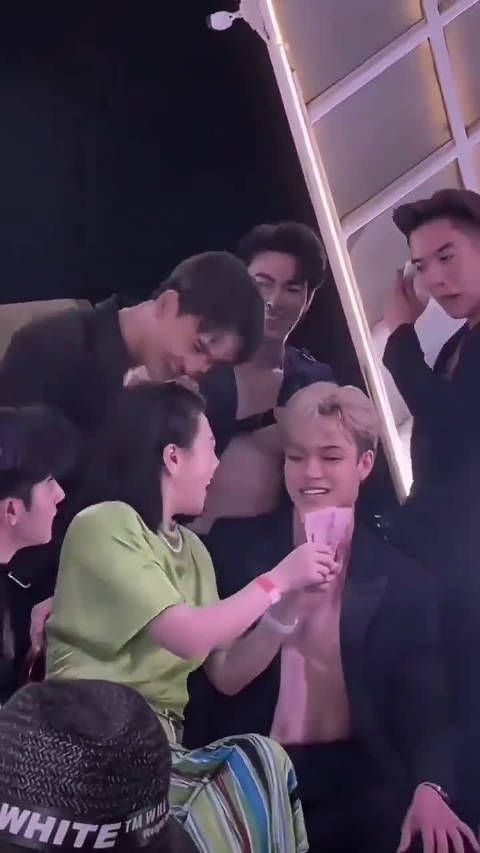 有钱就是好 泰国鲜肉随便找
