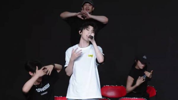 时代少年团演唱会彩排路透曝光,线上蹦迪倒计时