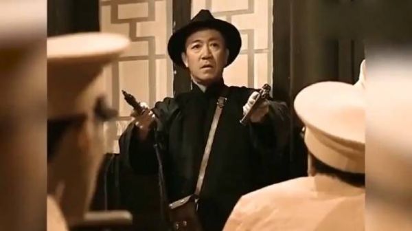 李云龙面对鬼子丝毫不怂,配合楚云飞把鬼子杀得精光