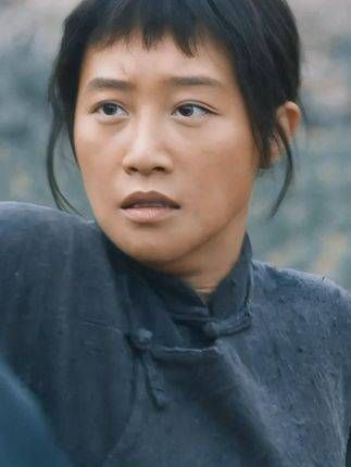 她选择牺牲自己一生的幸福，只为让全家人能够活下去