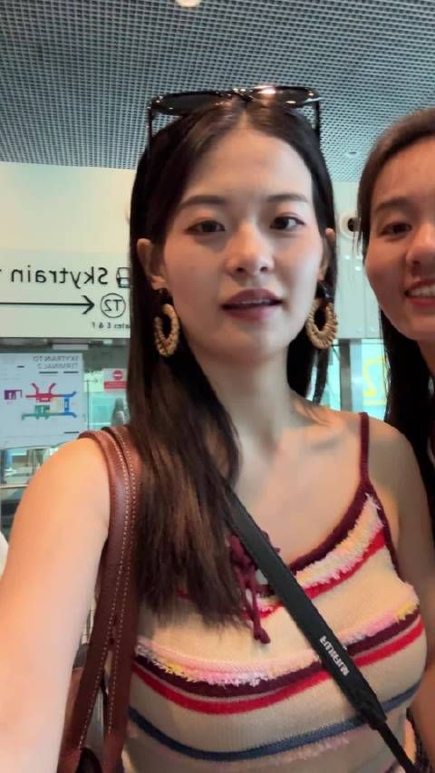 姐妹美照太多，实在懒得理 那就集中出口丑照吧
