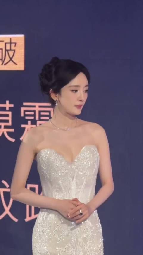 杨幂确认出席w盛典 期待幂姐红毯